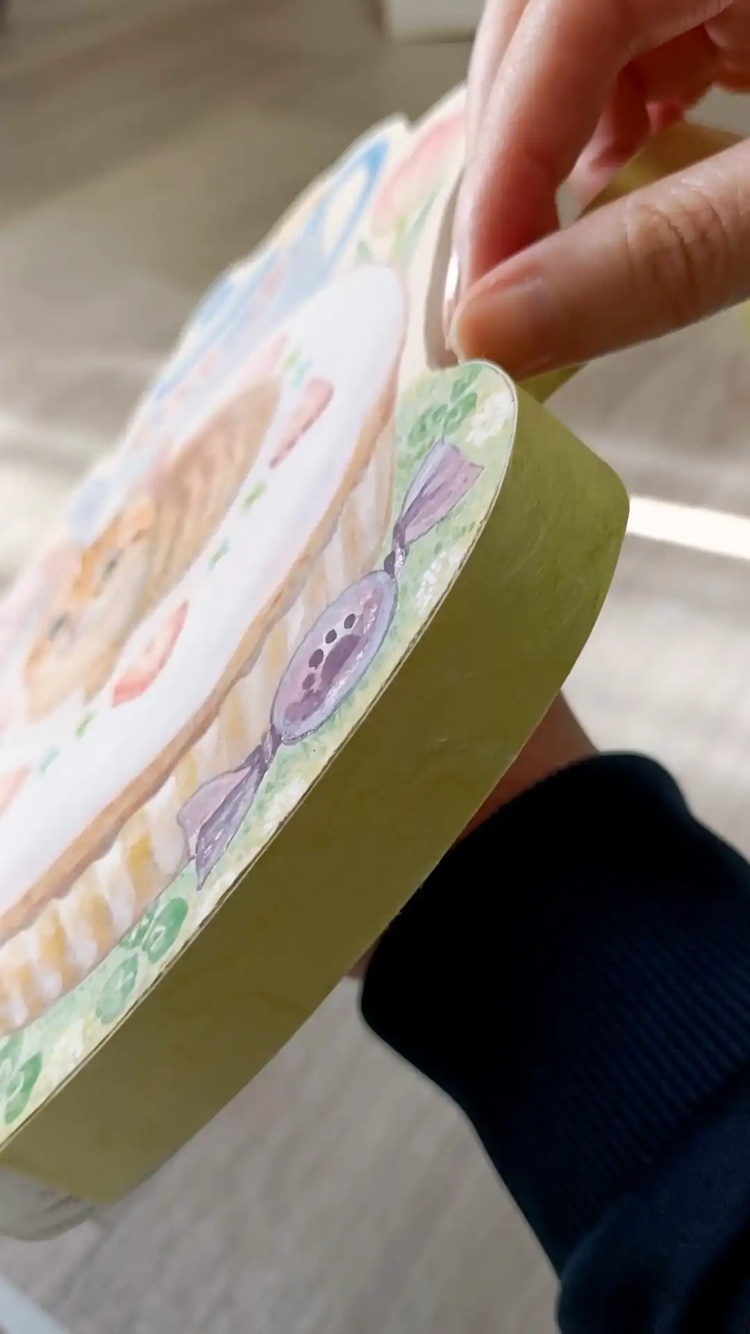 岩絵の具で描く手元